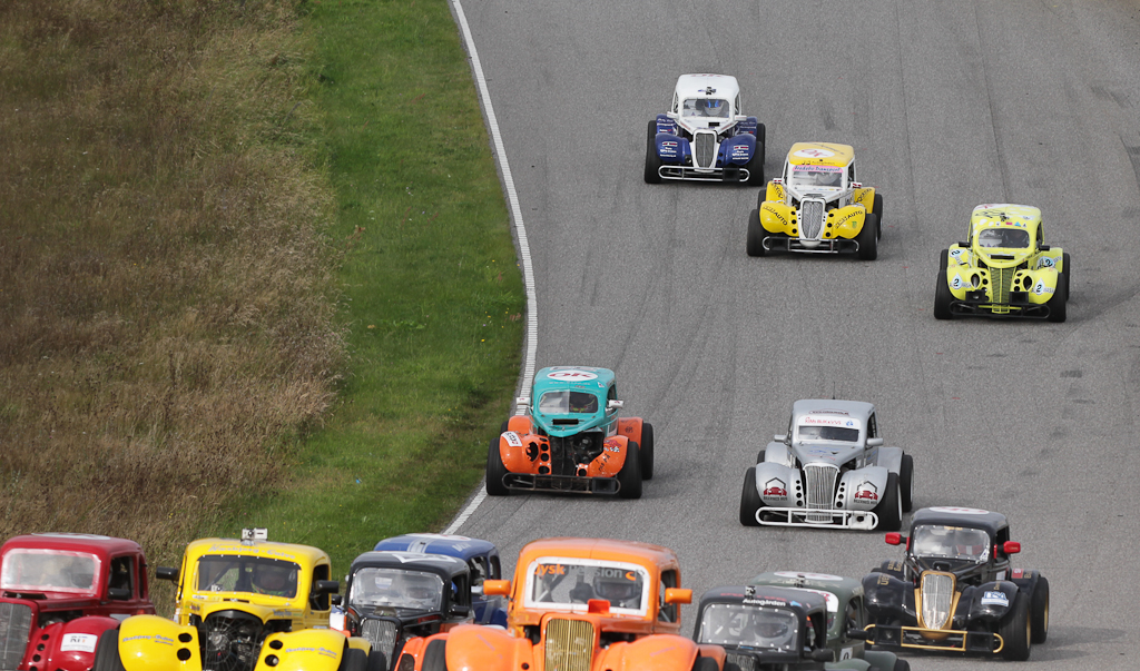 I første løb startede Frederik bagerst i feltet og kæmpede sig frem.
(Foto: Motorsporten.dk)